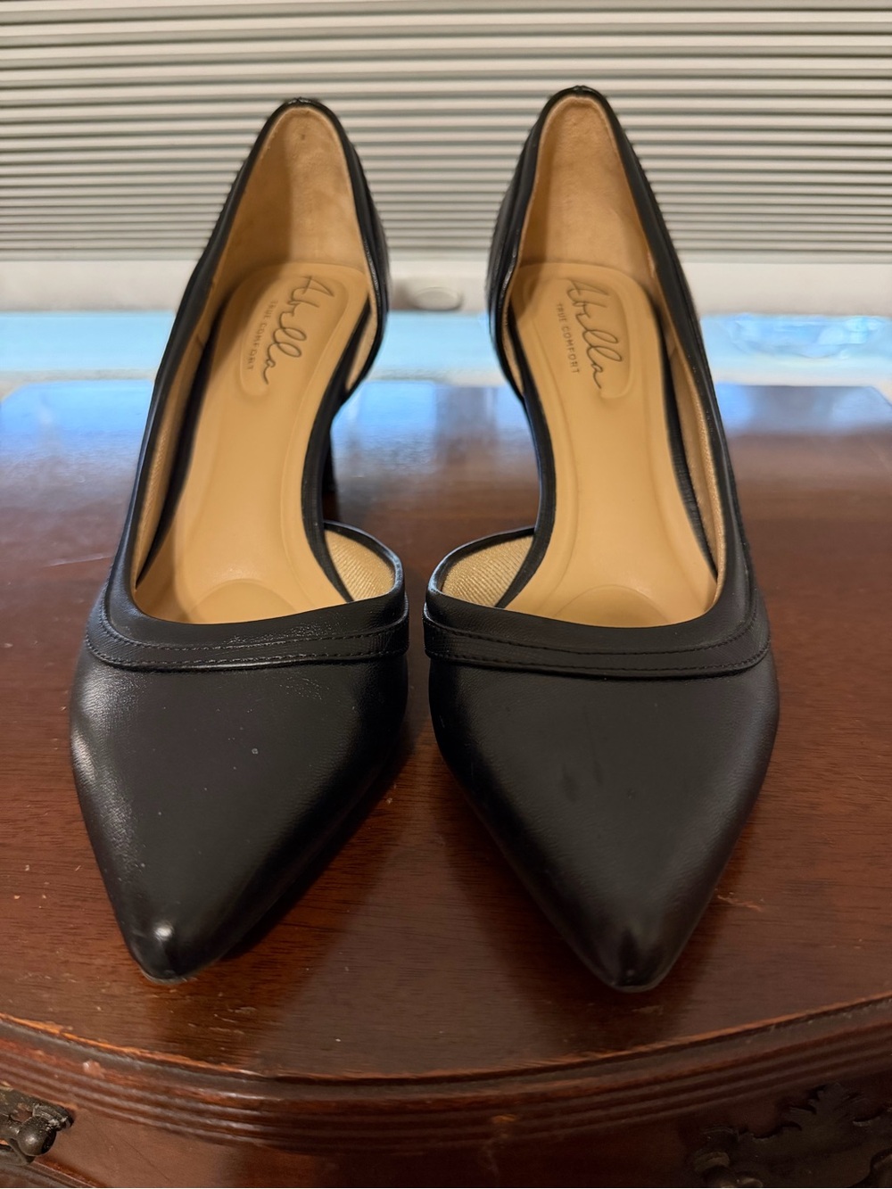 Abella Black Pointed-Toe Leather-like Pumps
